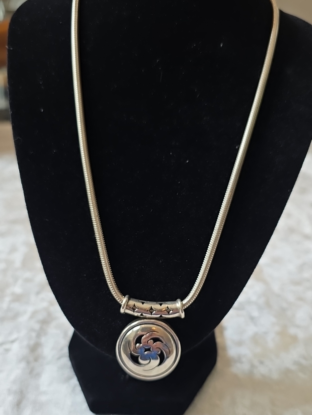 Contemporary 925 Sterling Silver Swirl Pendant Necklace - Picture 2 of 10